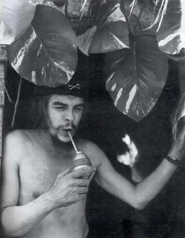 Che Guevara quenching his thirst.